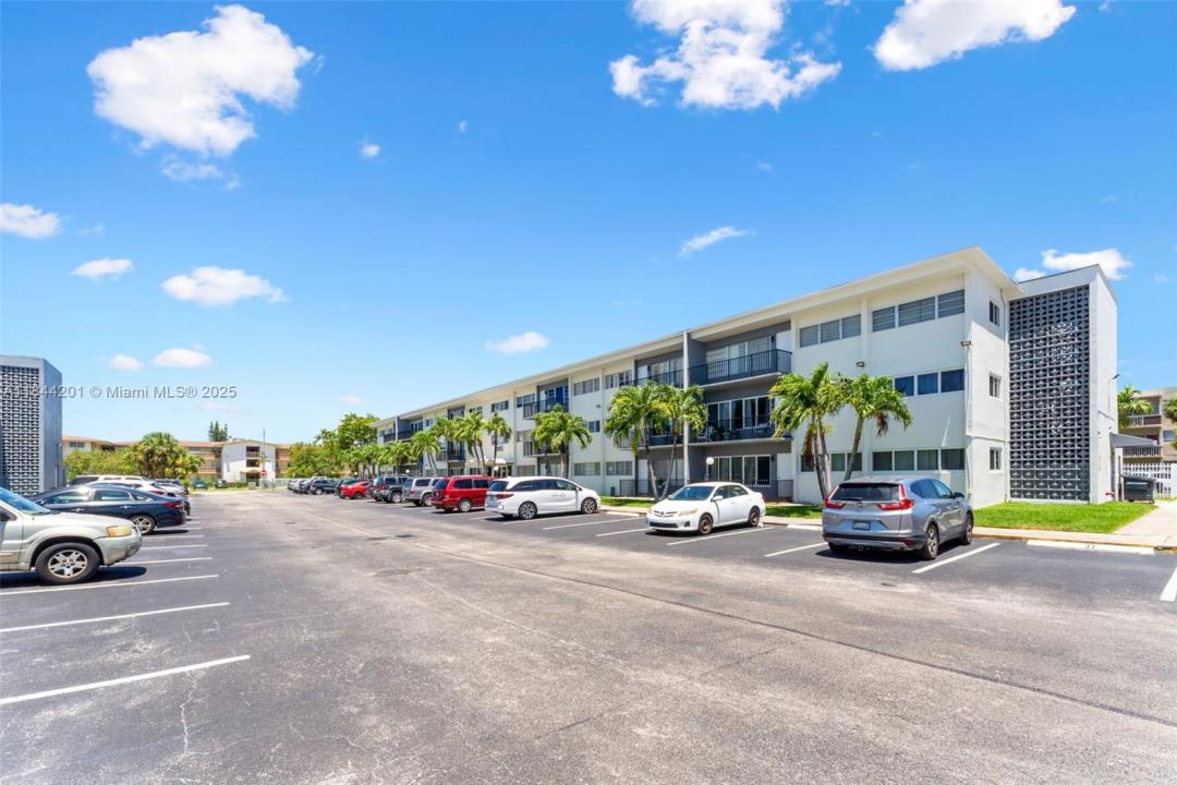1400 NE 169th St 303, Miami, Florida 33162