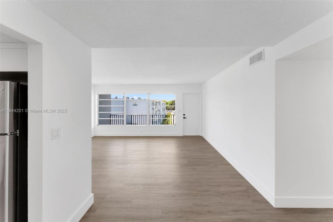 1400 NE 169th St 303, Miami, Florida 33162
