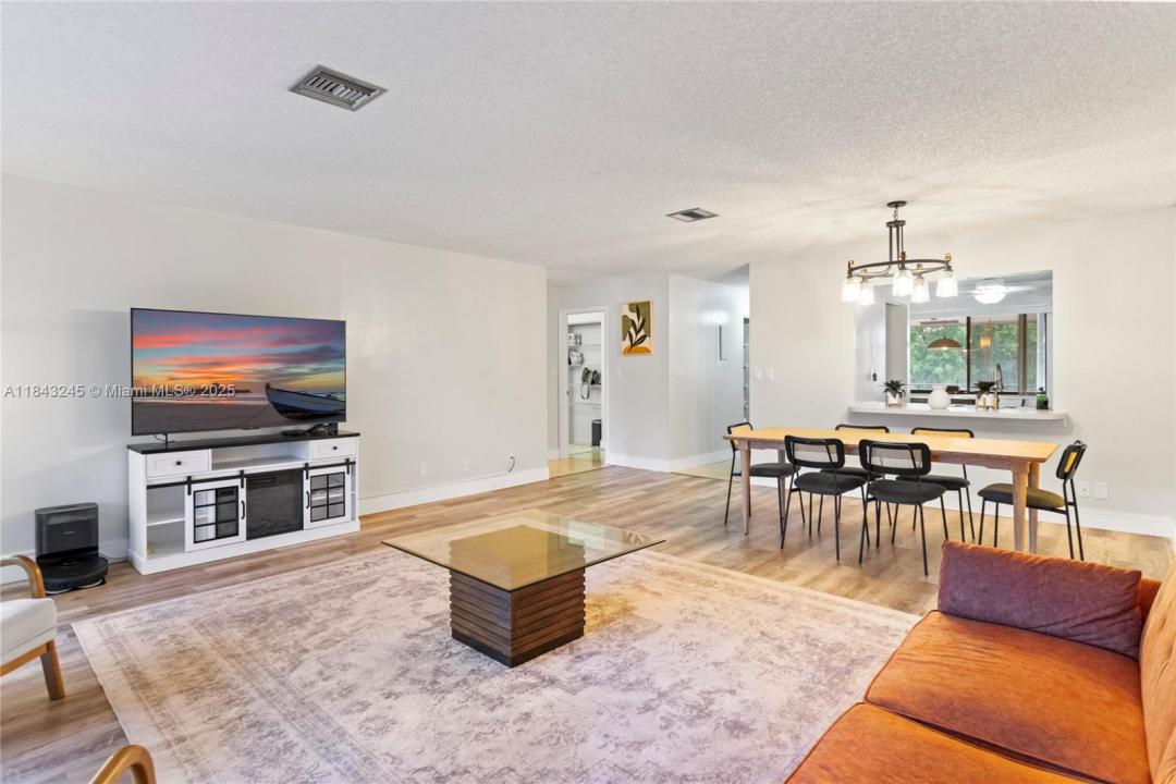 176 W Laurel Dr 1106, Margate, Florida 33063