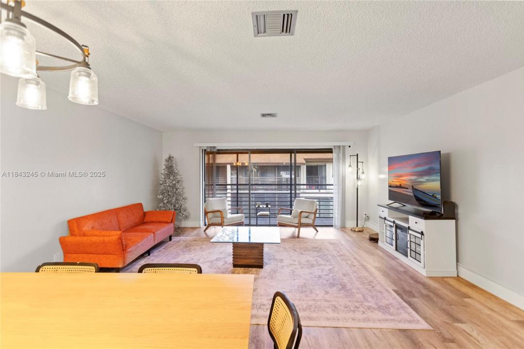 176 W Laurel Dr 1106, Margate, Florida 33063