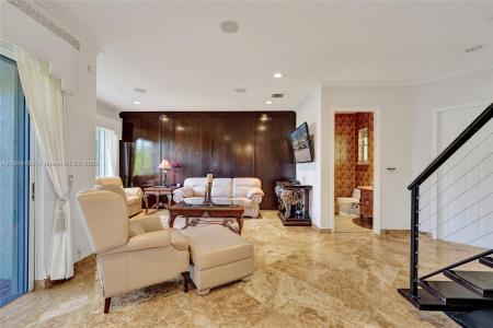 1375 Harbor Vw E, Hollywood, Florida 33019, USA