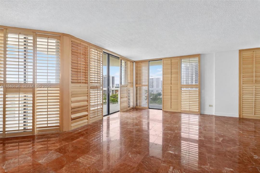 20185 E Country Club Dr 1406, Aventura, Florida 33180, Stati Uniti