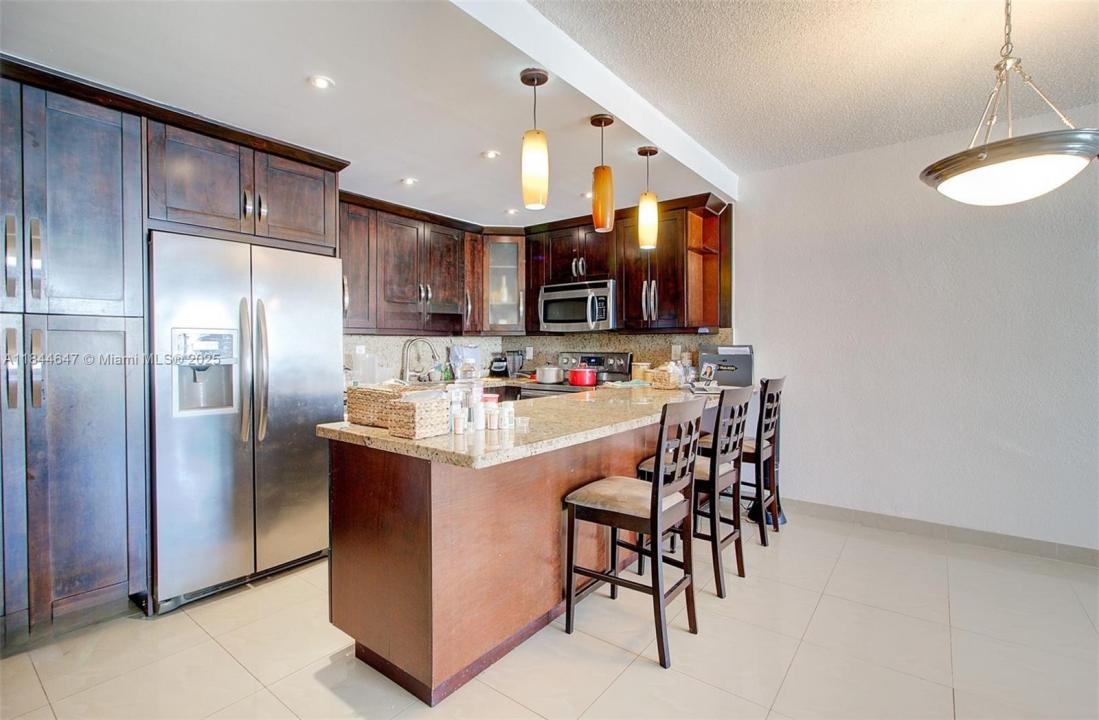 19380 Collins Ave 1002, Sunny Isles Beach, Floryda 33160, USA