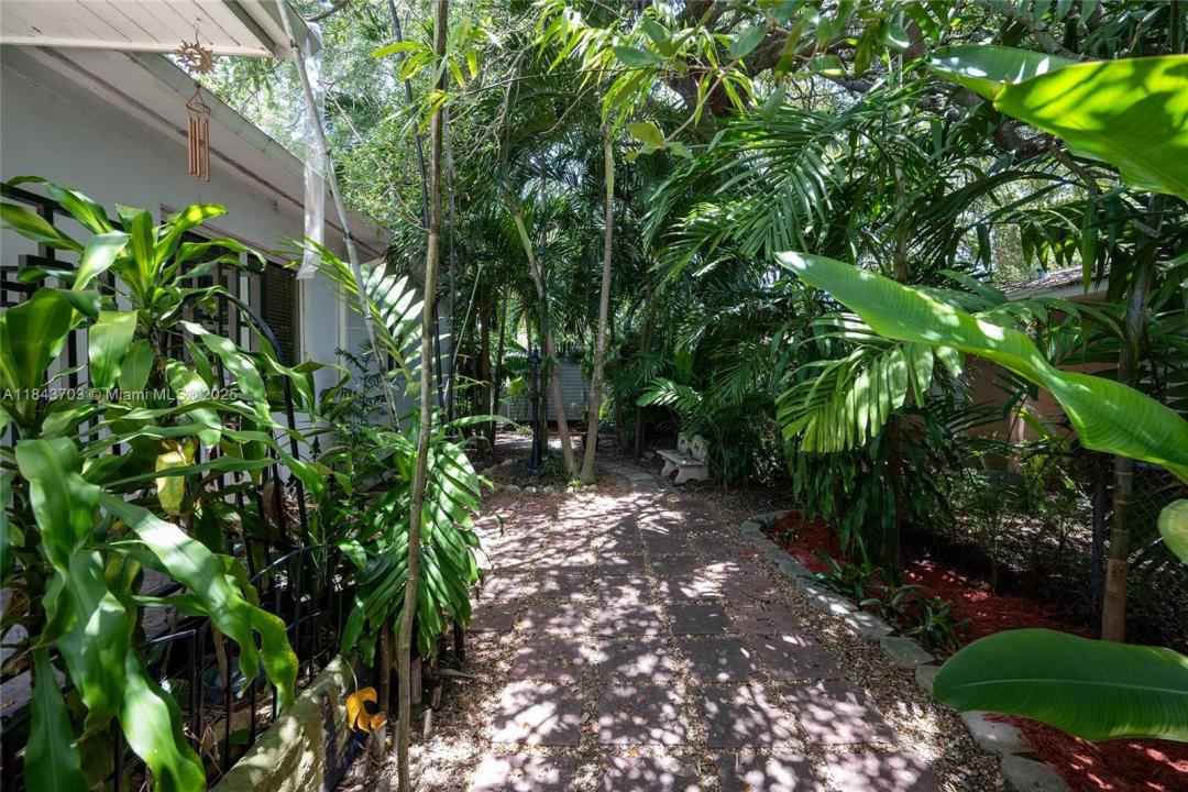 13325 NE 10th Ave, North Miami, Flórida 33161, Estados Unidos