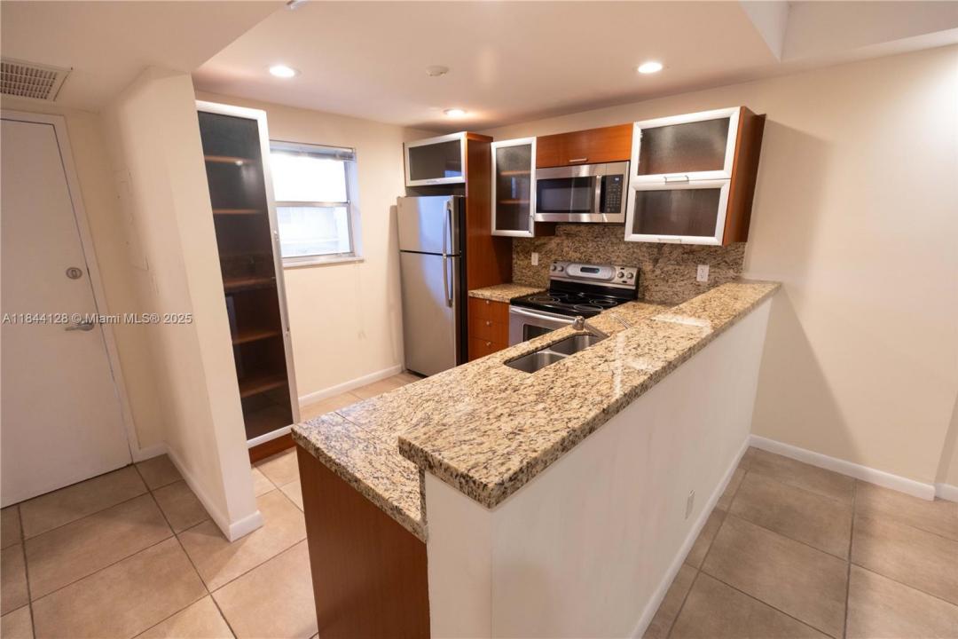 100 Edgewater Dr 336, Coral Gables, Florida 33133