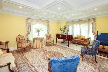 10 Woodbourne Road, North Hempstead, New York 11023, Amerika Birleşik Devletleri