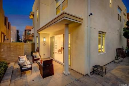 Newall, Irvine, קליפורניה 92618, ארצות הברית של אמריקה