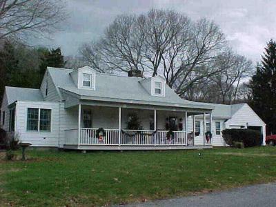 82 Wampanoag Circle, North Kingstown, RI 02852, USA
