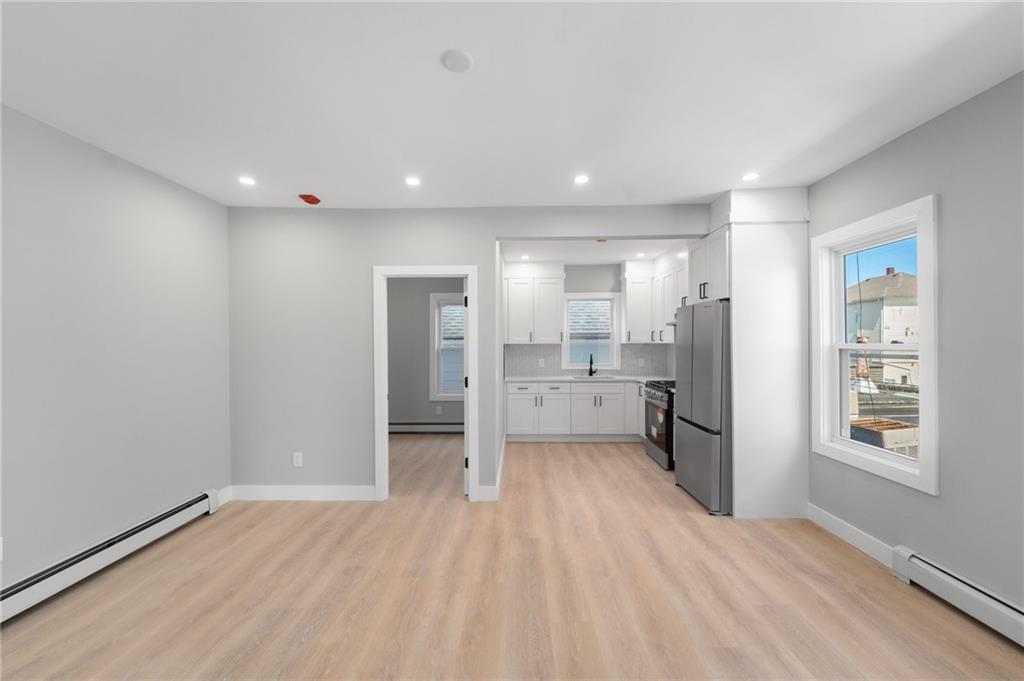 735 Broadway 2R, Pawtucket, רוד איילנד 02861, ארצות הברית של אמריקה