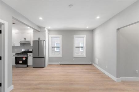 735 Broadway 2R, Pawtucket, רוד איילנד 02861, ארצות הברית של אמריקה