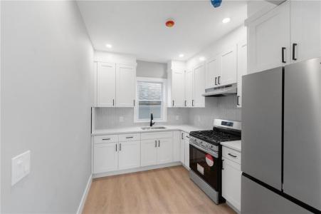 735 Broadway 2R, Pawtucket, רוד איילנד 02861, ארצות הברית של אמריקה