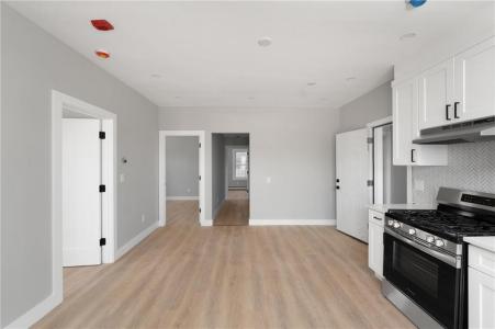 735 Broadway 2F, Pawtucket, רוד איילנד 02861, ארצות הברית של אמריקה 