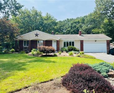 25 Beechnut Drive, Johnston, RI 02919, USA