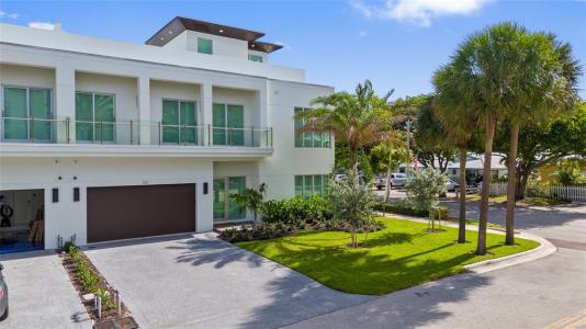 221 Shore Ct 221, Lauderdale By The Sea, Florida 33308