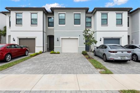 2137 Appleton Cir N, Oakland Park, Florida 33309, USA
