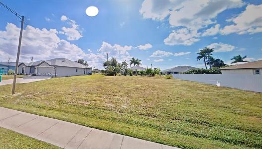 1702 Tropicana Pkwy Way, Cape Coral, Florida 33993, USA