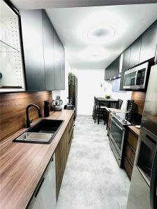 4400 Hillcrest Dr 805A, Hollywood, Florida 33021, USA