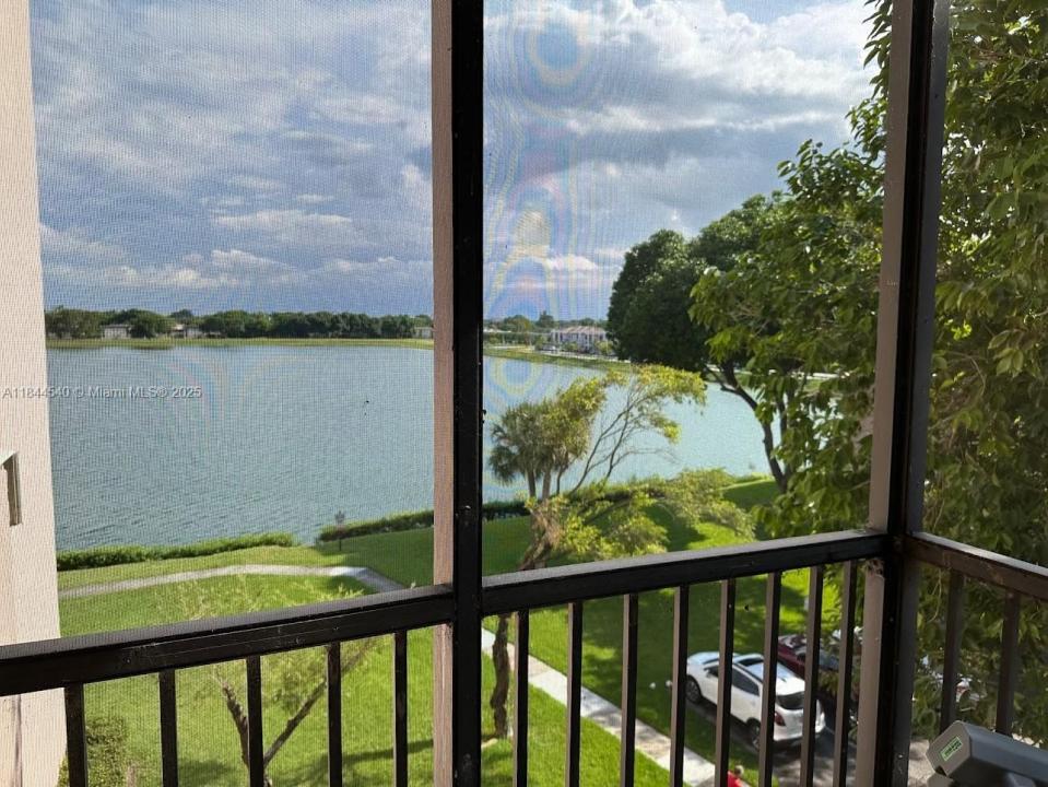 20850 San Simeon Way 407-5, Miami, Floride 33179, États-Unis