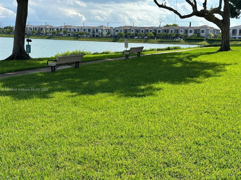 20850 San Simeon Way 407-5, Miami, Floride 33179, États-Unis