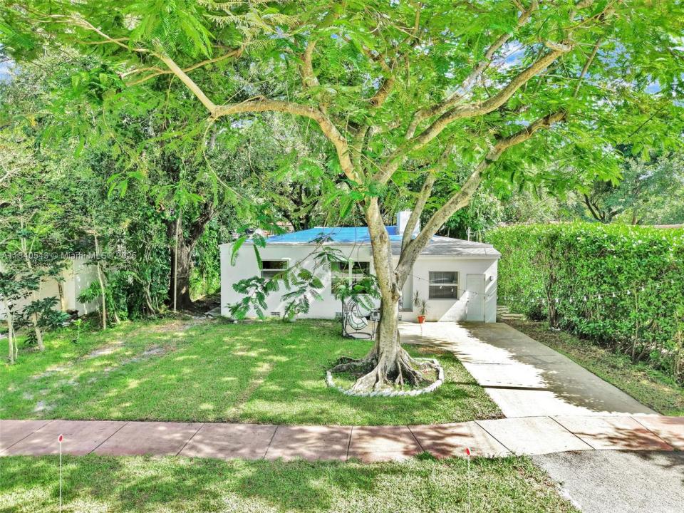 370 NE 87th St, El Portal, فلوريدا 33138, الولايات المتحدة
