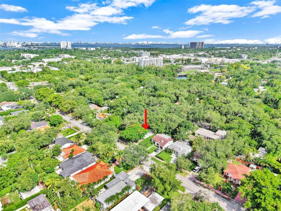 370 NE 87th St, El Portal, فلوريدا 33138, الولايات المتحدة
