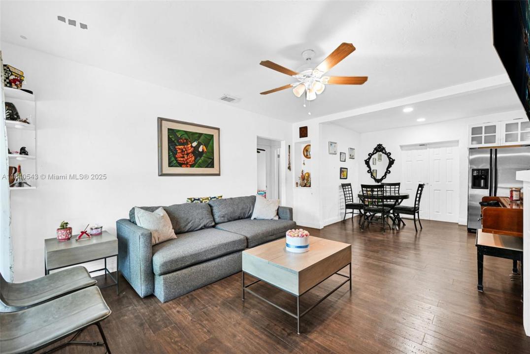 370 NE 87th St, El Portal, فلوريدا 33138, الولايات المتحدة