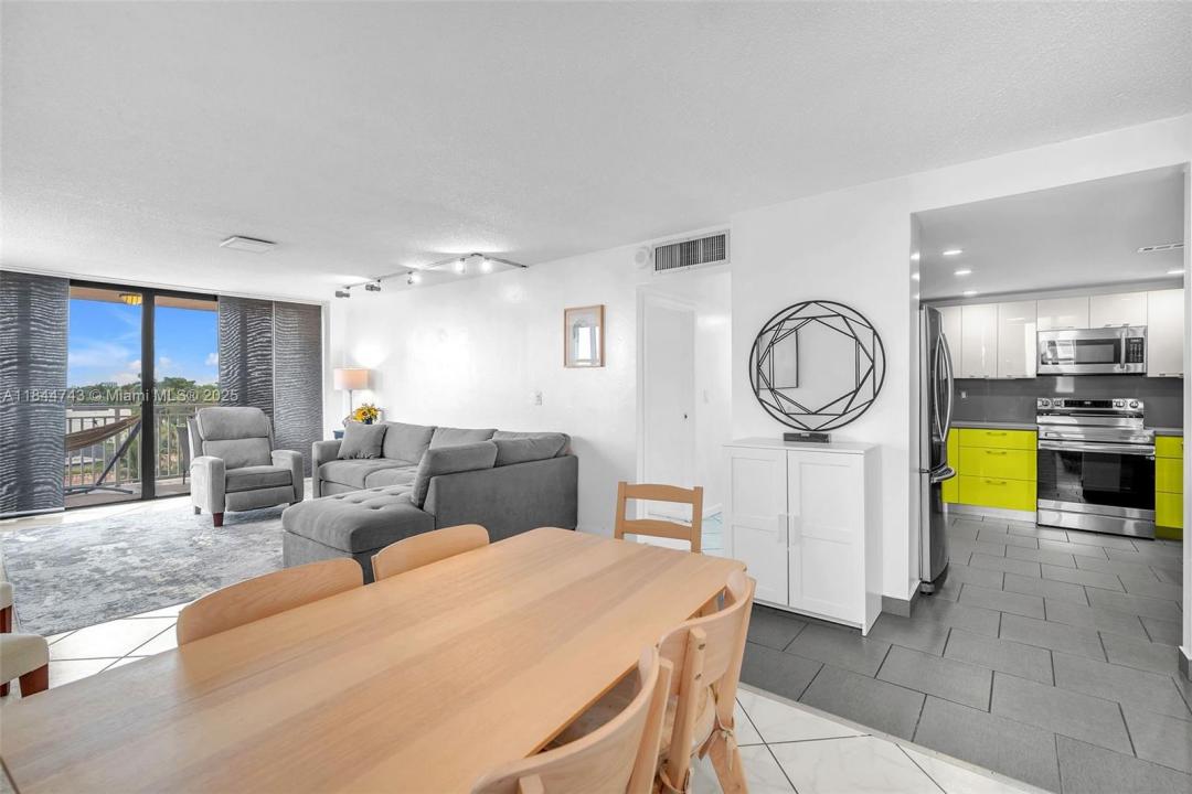 2450 NE 135th St 401, North Miami, 佛罗里达州 33181, 美国