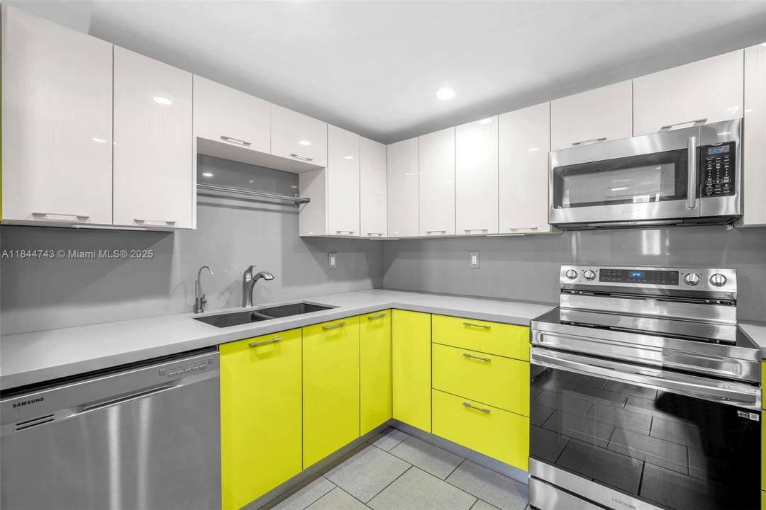 2450 NE 135th St 401, North Miami, 佛罗里达州 33181, 美国