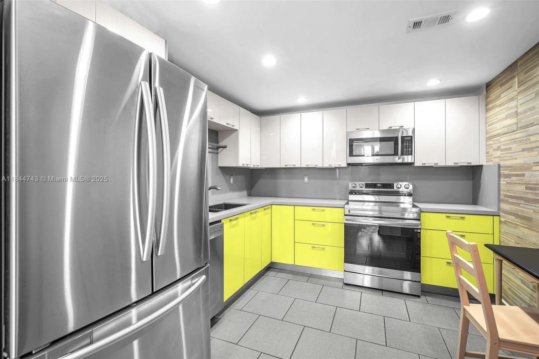 2450 NE 135th St 401, North Miami, 佛罗里达州 33181, 美国