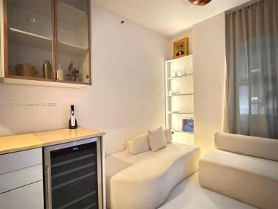 100 Collins Ave 218, Miami Beach, Florida 33139, USA