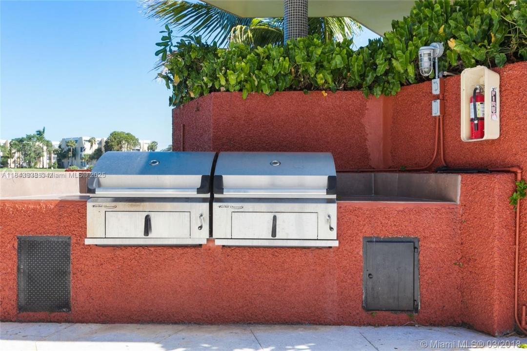 873 NE 195th St 307, Miami, Flórida 33179, Estados Unidos