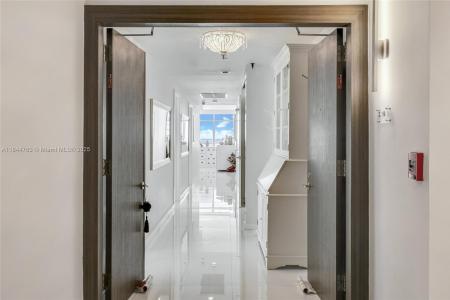 3737 Collins Ave S-801, Miami Beach, Florida 33140, USA
