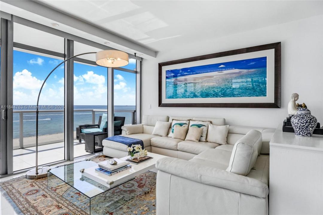 3737 Collins Ave S-801, Miami Beach, Florida 33140, USA