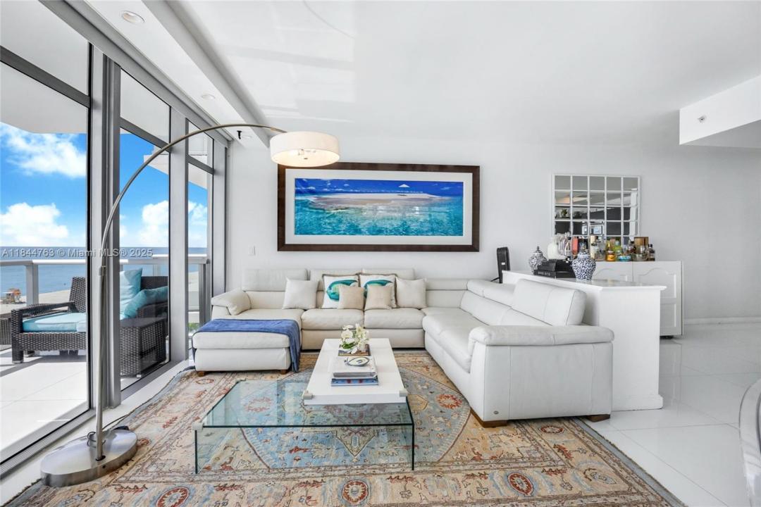 3737 Collins Ave S-801, Miami Beach, Florida 33140, USA