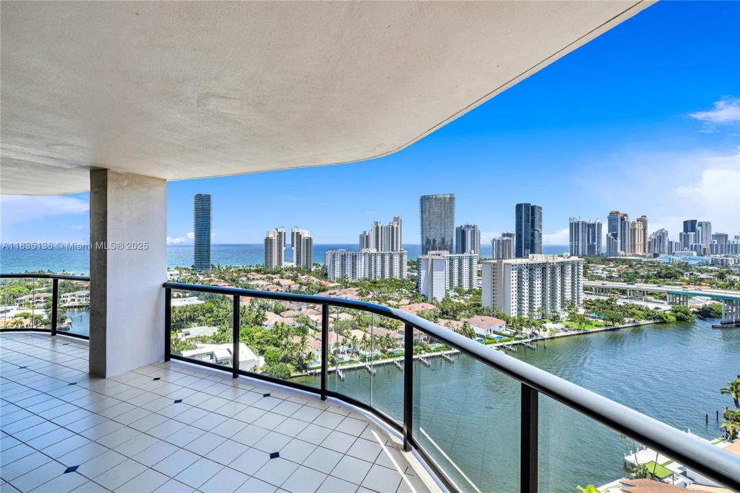 19667 Turnberry Way 23AB, Aventura, Floride 33180, États-Unis
