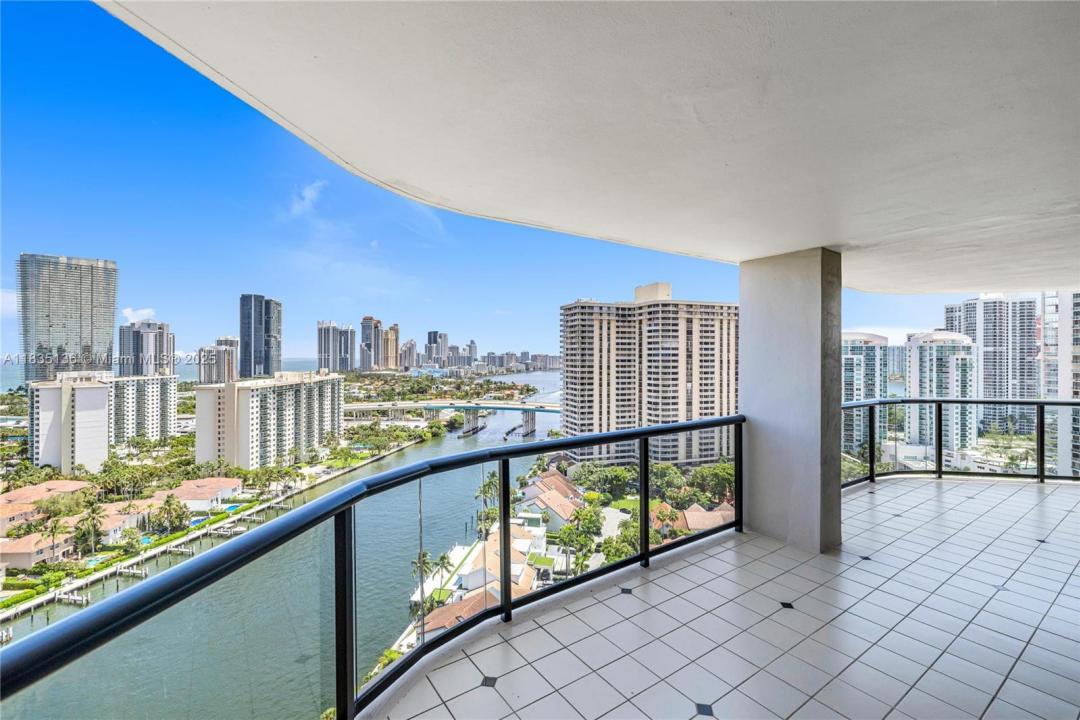 19667 Turnberry Way 23AB, Aventura, Floride 33180, États-Unis