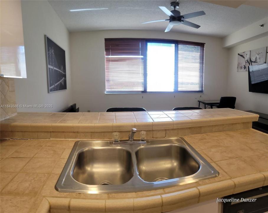 540 Brickell Key Dr 307, Miami, Florida 33131, USA