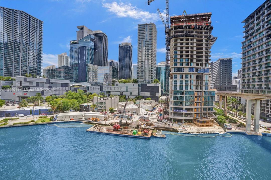 92 SW 3rd St 905, Miami, Флорида 33130, Соединенные Штаты