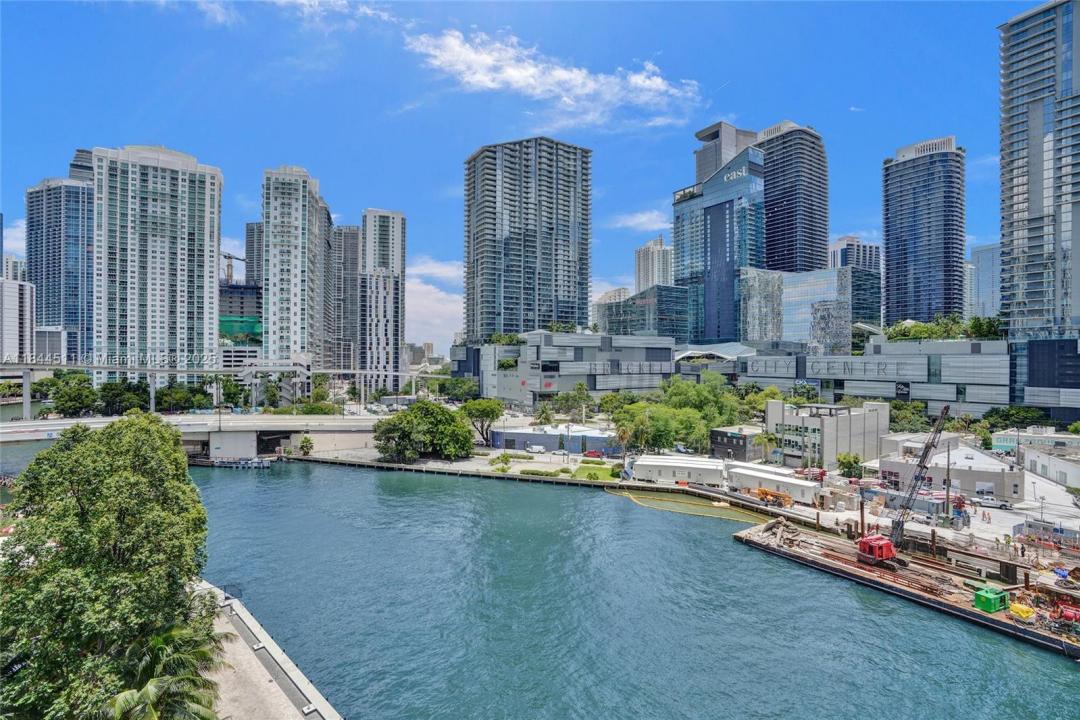 92 SW 3rd St 905, Miami, Флорида 33130, Соединенные Штаты