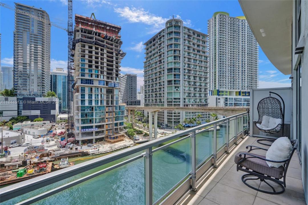 92 SW 3rd St 905, Miami, Флорида 33130, Соединенные Штаты