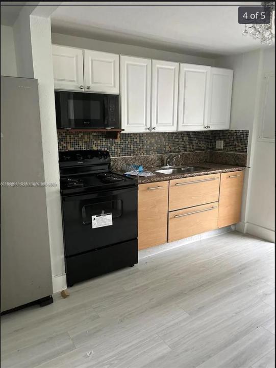 2215 NW 33rd St, Miami, Флорида 33142, Соединенные Штаты