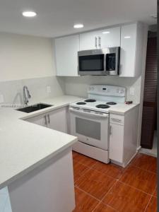 10651 SW 108th Ave 3K, Miami, Florida 33176, USA