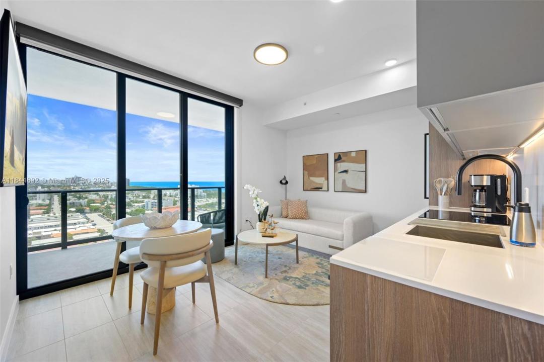 580 72nd St 1603, Miami Beach, Floride 33141, États-Unis