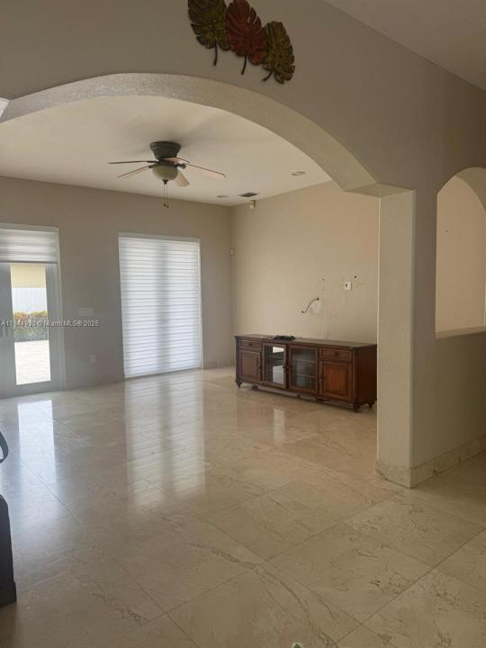 8821 NW 179th Ln 0, Hialeah, Флорида 33018, Соединенные Штаты