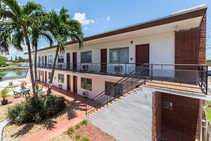 8210 Byron Ave, Miami Beach, 佛罗里达州 33141, 美国