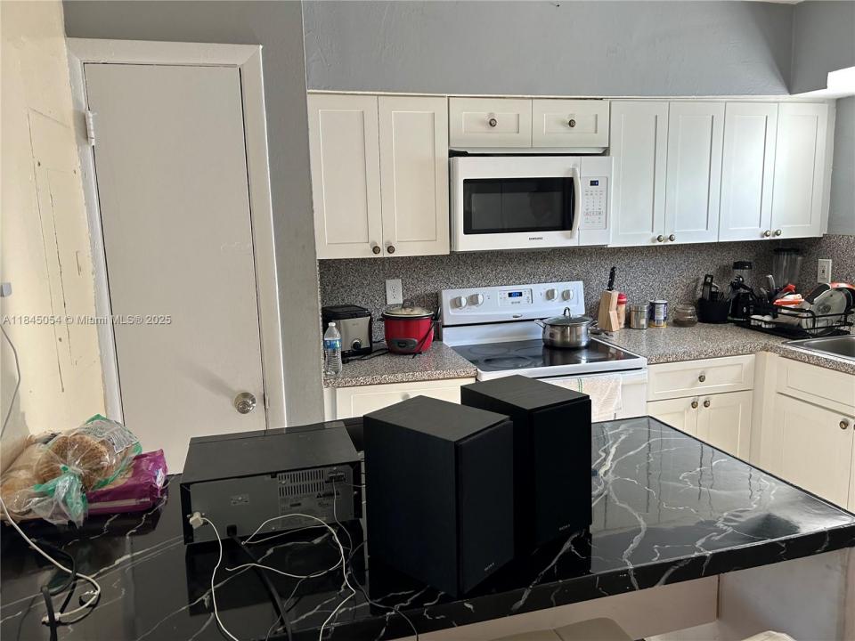 2012 NW 2nd St, Miami, Флорида 33125, Соединенные Штаты