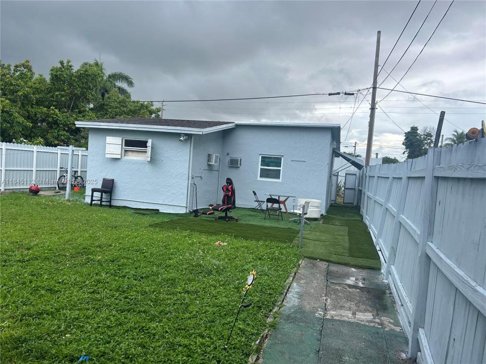 2708 NW 22nd Ct, Miami, Флорида 33142, Соединенные Штаты