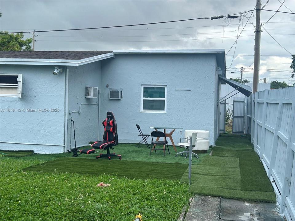 2708 NW 22nd Ct, Miami, Флорида 33142, Соединенные Штаты