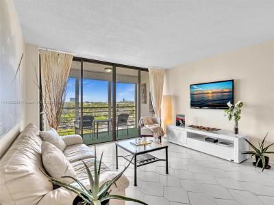 20400 W Country Club Dr 817, Aventura, Florida 33180, USA