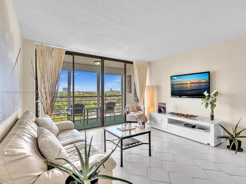 20400 W Country Club Dr 817, Aventura, Florida 33180, Estados Unidos